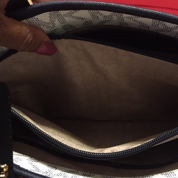 SOLD - Michael Kors Navy/White purse - Picture 4 of 7
